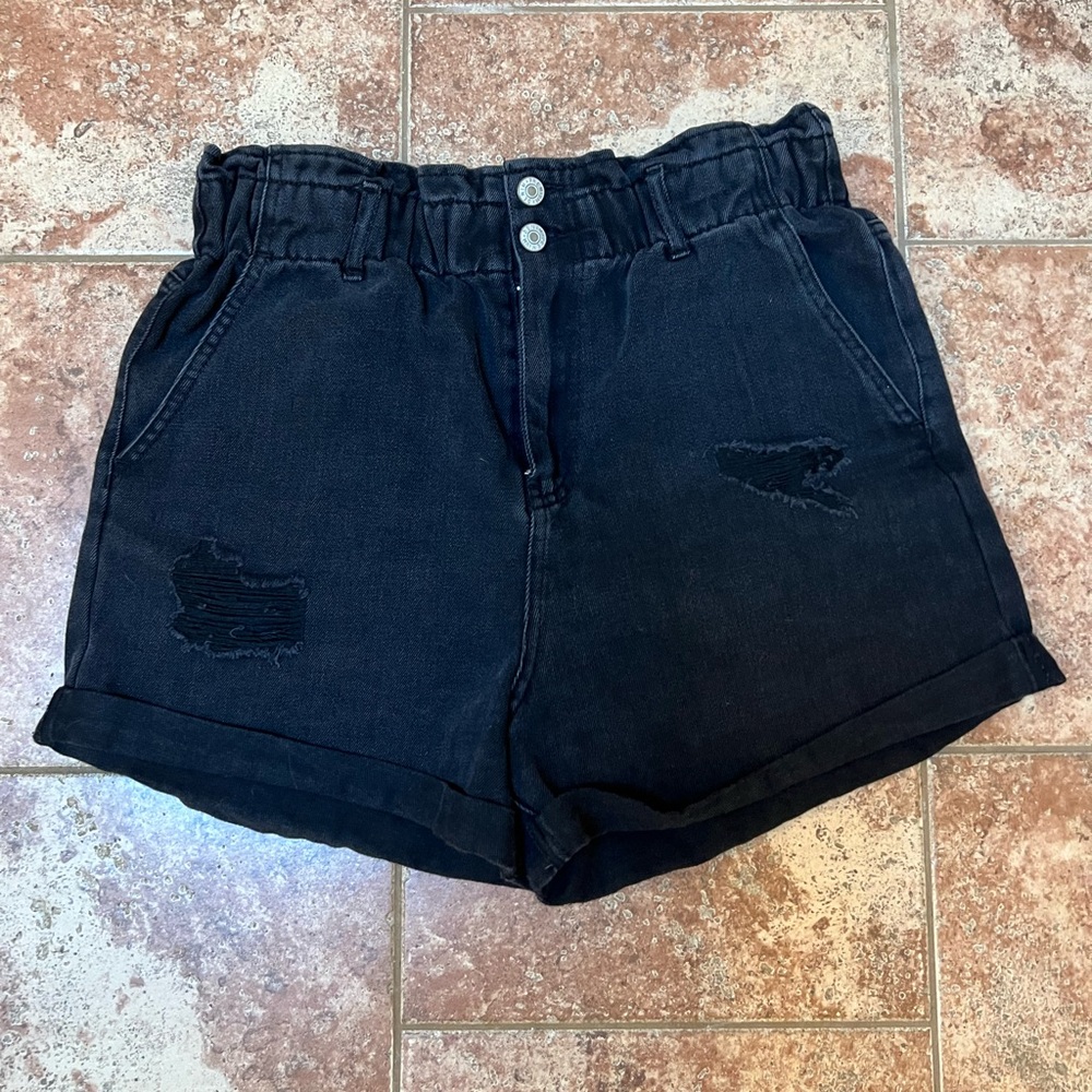 BLACK HIGH WAISTED SHORTS